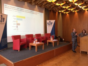Nicolas Ferru, vice-président du SJFu, présente les résultats de l'enquête sur la pratique de la collégialité lors du congrès du SJFu en décembre 2015